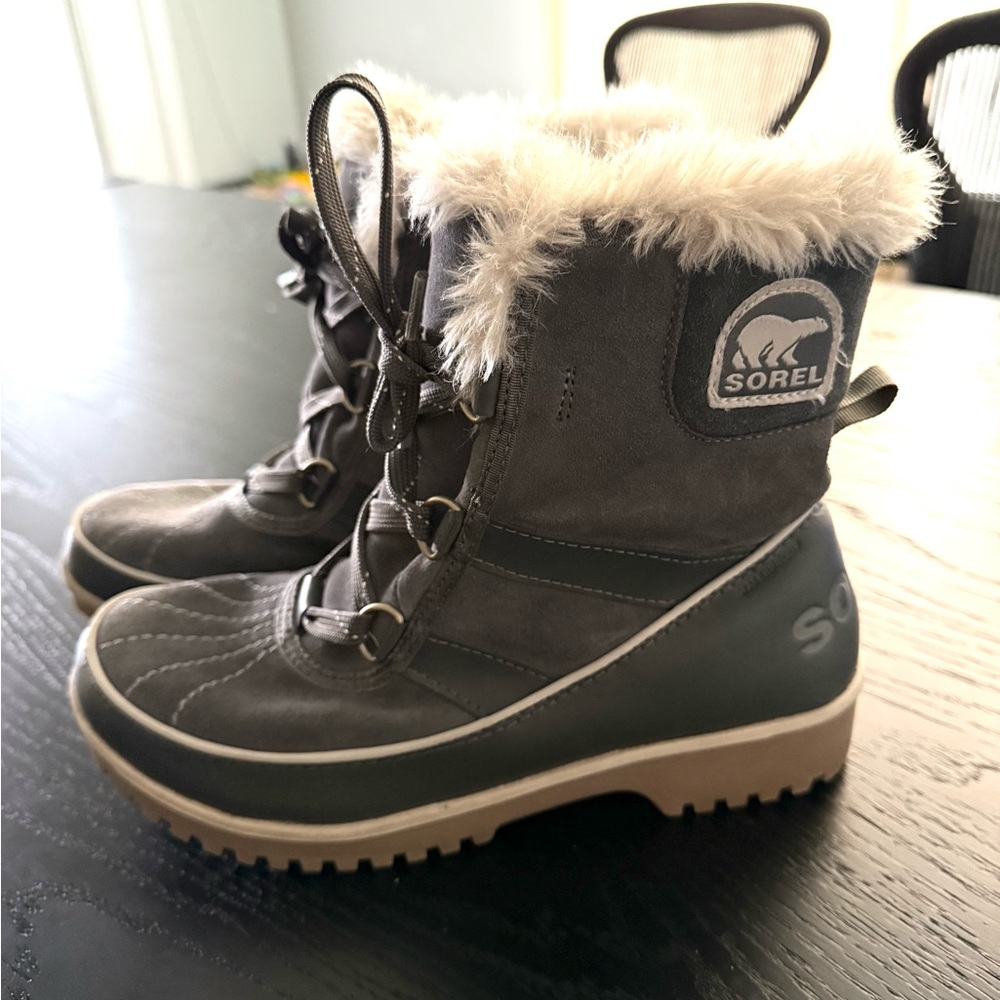Sorel Women's Black and Brown Winter Boots